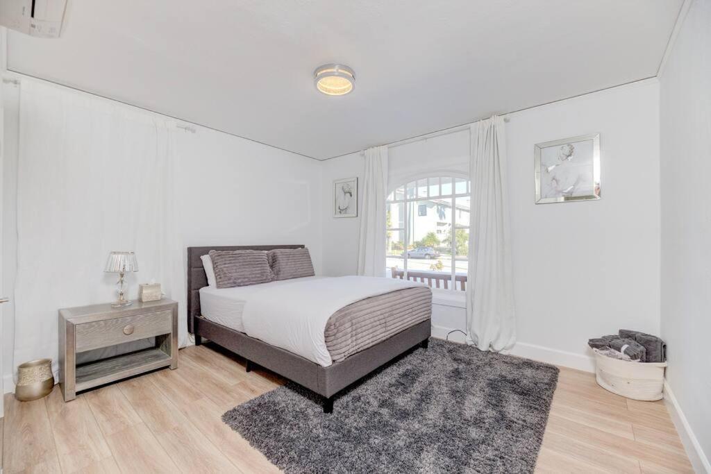 Lovely White Beach House Редондо-Бич Экстерьер фото