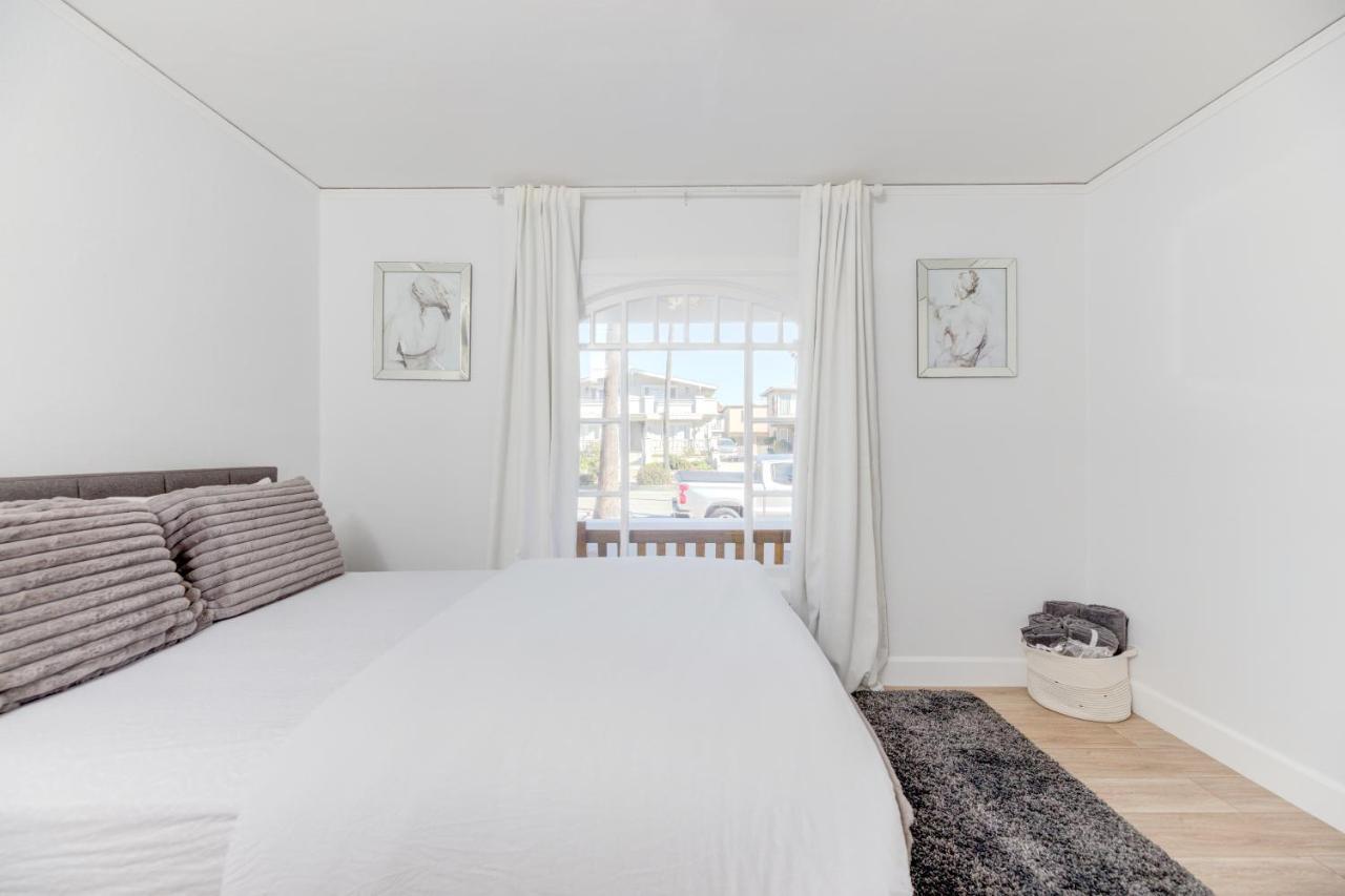 Lovely White Beach House Редондо-Бич Экстерьер фото
